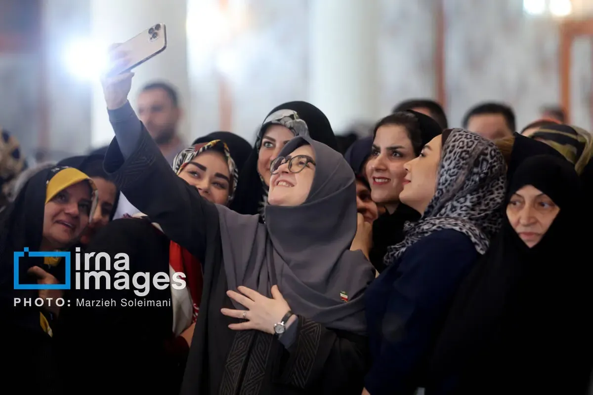 حضور دختر پزشکیان، همسر عراقچی و فاطمه مهاجرانی در یک نمایشگاه حضور دختر پزشکیان، همسر عراقچی و فاطمه مهاجرانی در یک نمایشگاه