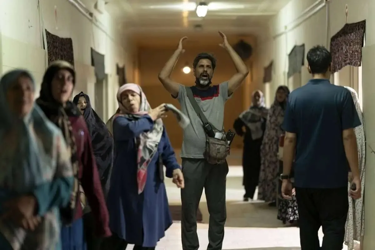 سریال «دو نیمه ماه» روایتی عاشقانه در بستر سه دهه از تاریخ ایران؛ ساعت پخش و بازپخش سریال