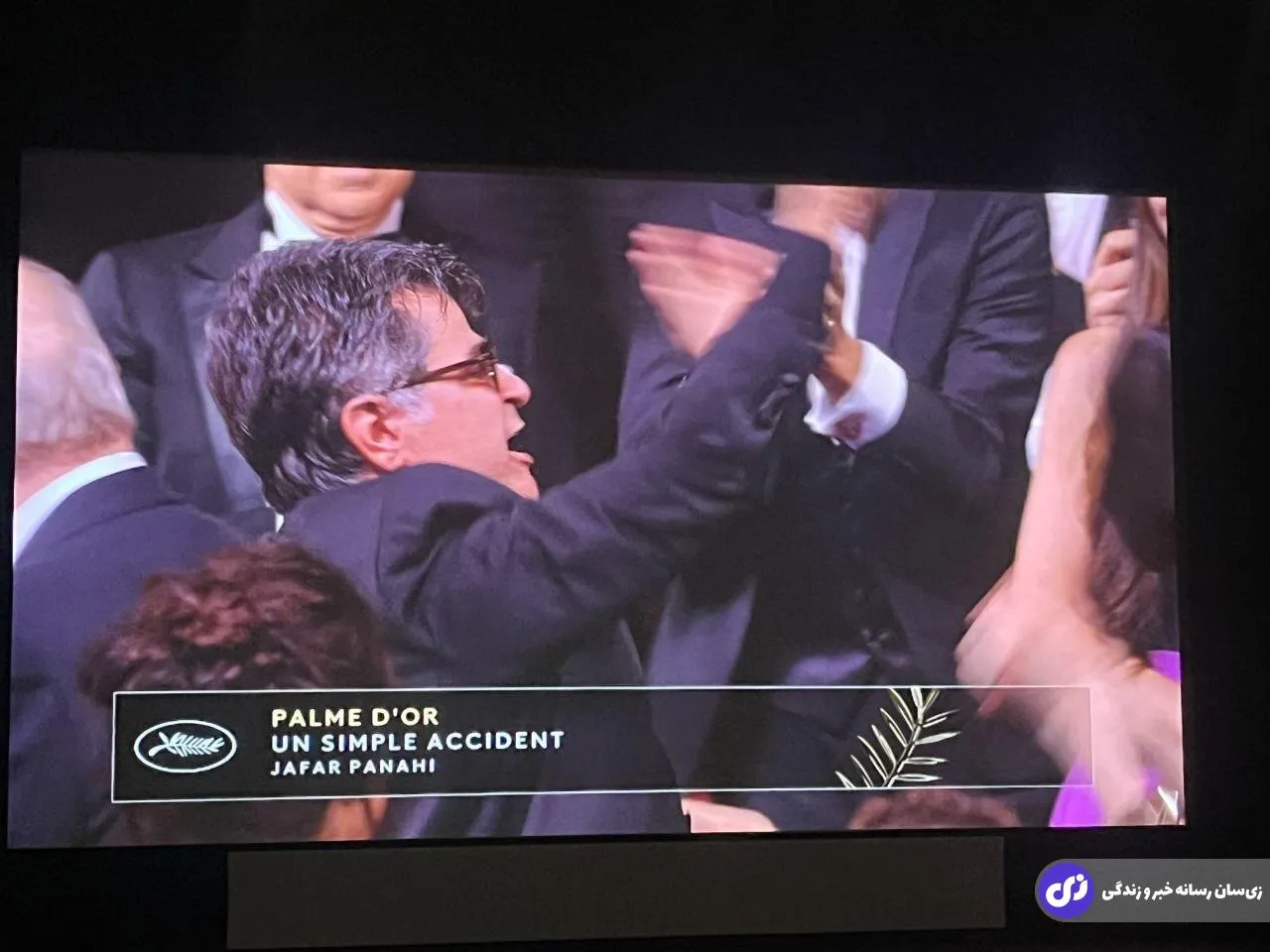 اولین تصویر از بازگشت جعفر پناهی و گروهش به ایران با نخل طلای کن