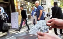 دلار ۵۰۰۰ تومان ارزان شد/ فروشنده‌ها به بازار آمدند!