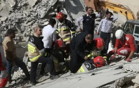 (ویدئو) لحظه نجات معجزه آسای «حلما» دختر یک‌ساله‌ تبریزی از زیر آوار