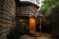 تنها روستای ایران که تماما از چوب ساخته شده است