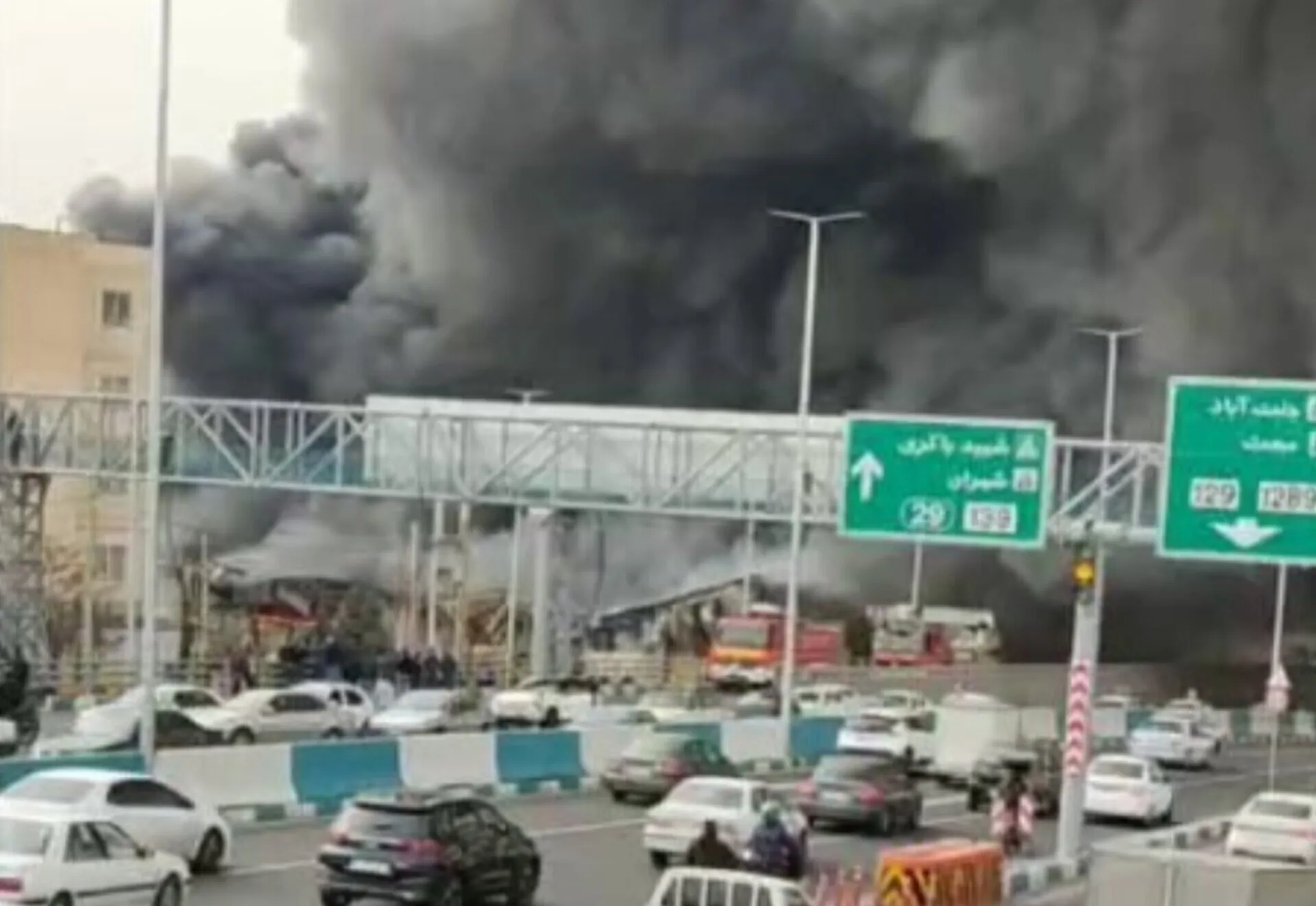 آتش‌سوزی شدید و گسترده در بازارچه جنت‌آباد / اطلاعات دقیقی از تعداد مصدومان و فوتی‌های احتمالی در دسترس نیست