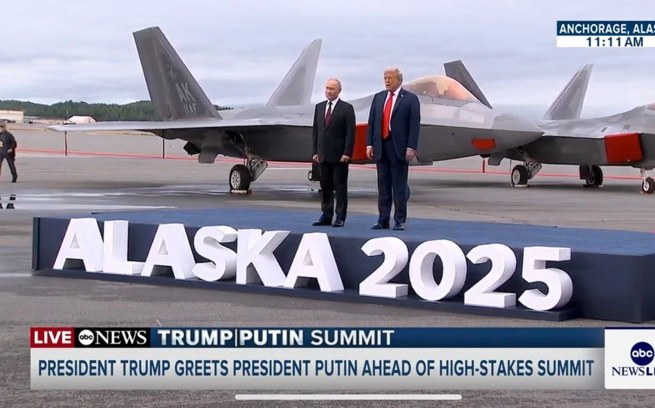 عکس یادگاری پوتین و ترامپ در کنار جنگنده‌های آمریکایی!