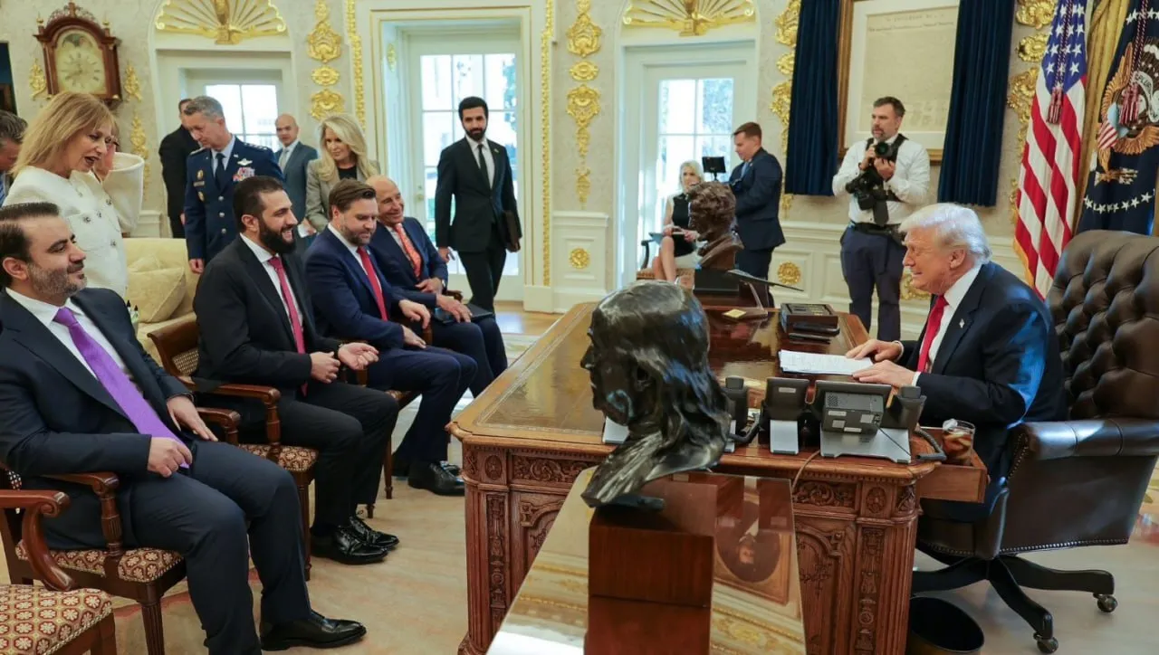 تصویری از دیدار امروز جولانی و دونالد ترامپ در دفتر بیضی