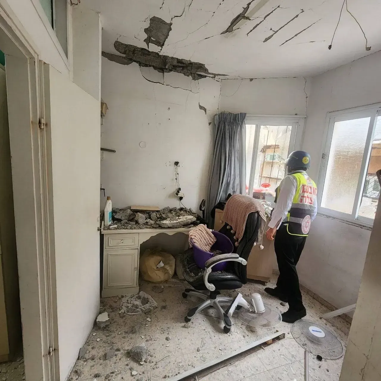 خسارات «بنی براک» بعد از حمله موشکی ایران خسارات «بنی براک» بعد از حمله موشکی ایران