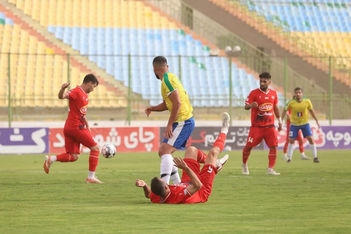 بازی صنعت نفت آبادان با بعثت کرمانشاه با گزارش عربی در شبکه آبادان پخش شد
