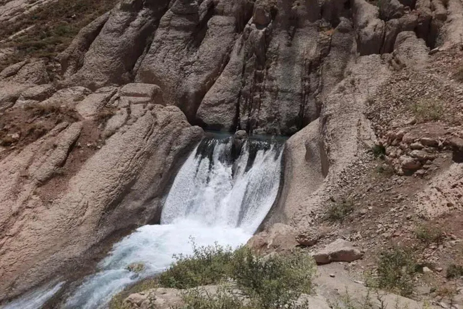 فروپاشی پایدارترین منطقه آبی ایران؛ پرآب‌ترین چشمه ایران خشکید؟