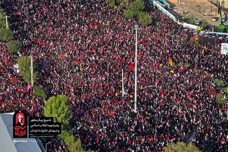 تصاویر هوایی از تشییع رهبر شهید در مسجد جمکران