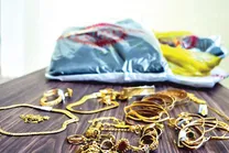 سرقت میلیاردی طلا از زن فامیل