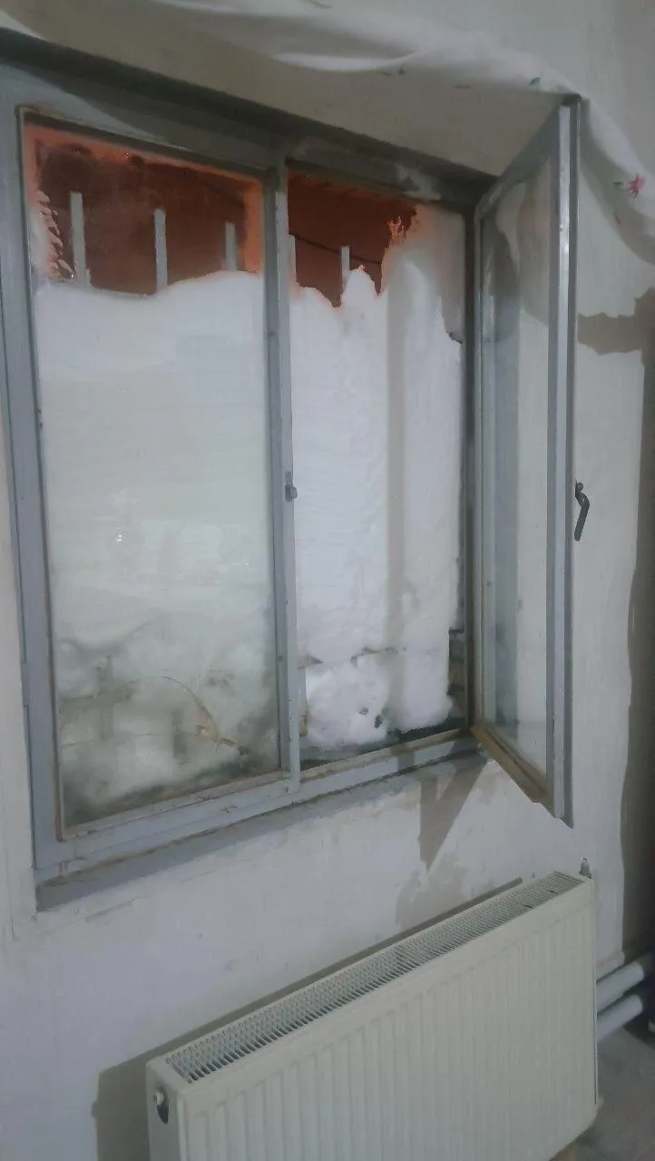 تصاویر زیبا از انباشت ۲ متری برف در این روستا