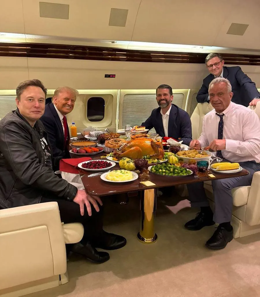 عکس | ترامپ و ماسک پای سفره بوقلمون آشتی کردند!