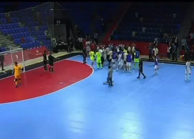 (ویدئو) تهدید به قتل و زنده به گور کردن بازیکنان تیم ملی ایران توسط گزارشگر افغان!