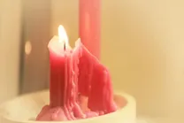 فال شمع روز دوشنبه ۱۳ بهمن ۱۴۰۴؛ خوانشی از شعله، موم و نشانه‌های پنهان سرنوشت