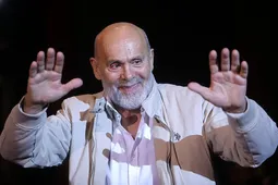 جمشید هاشم‌پور به منزل زنده‌یاد اکبر عبدی رفت