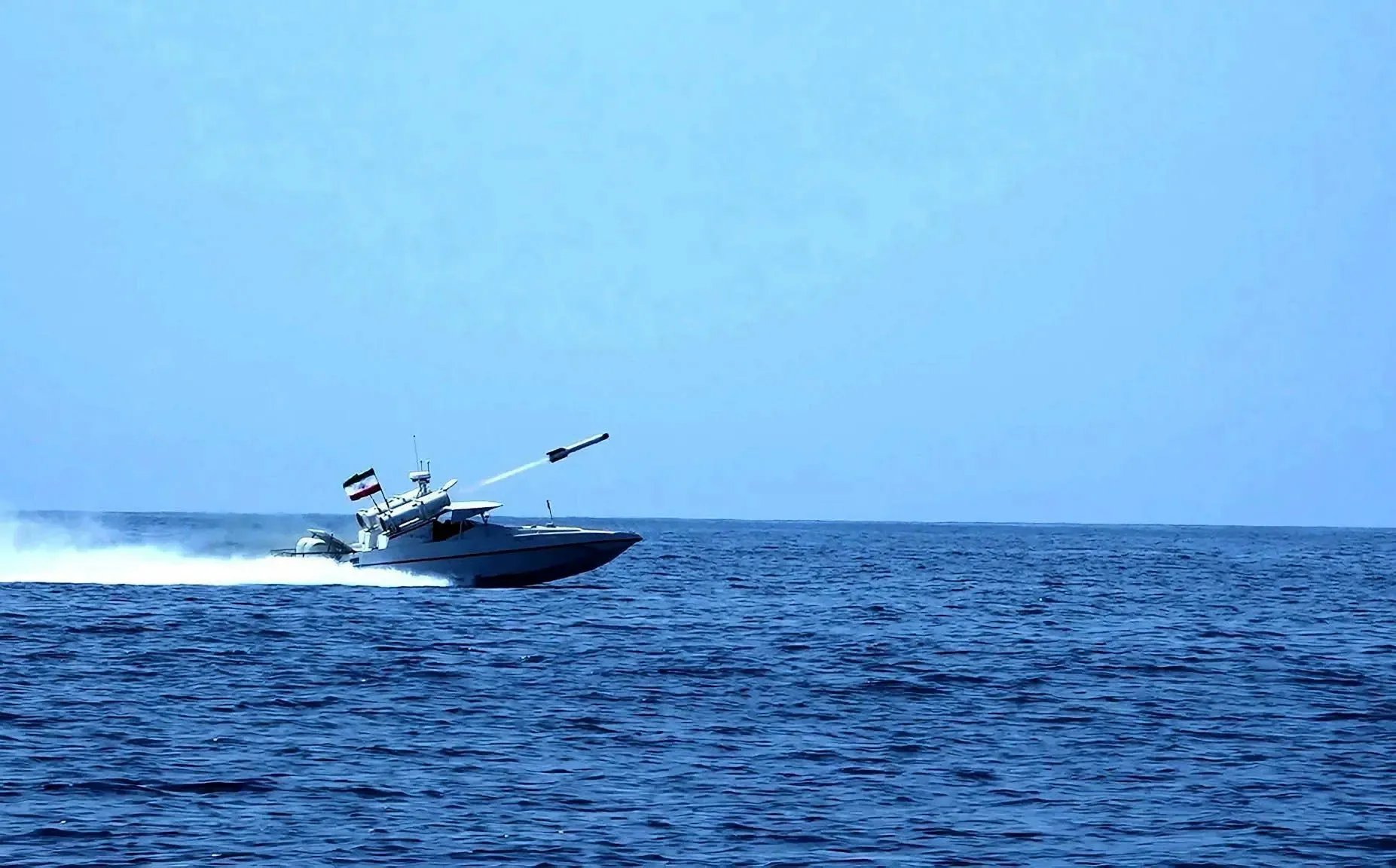 رزمایش ترکیبی سپاه در تنگه هرمز با عنوان «کنترل هوشمند تنگه هرمز» آغاز شد