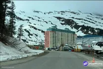 «عجیب‌ترین شهر جهان»؛ همه ساکنان این شهر در یک ساختمان زندگی می‌کنند!