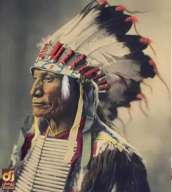 بازوی شکسته (ایستو نوگه). اوگلا لاکوتا. ۱۸۹۸. عکس گرفته شده توسط فرانک راینهارت.