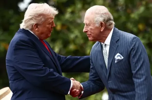 (ویدئو) شاه انگلیس خطاب به ترامپ: اگر ما نبودیم شما الان فرانسوی صحبت می‌کردید