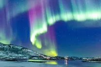 چرا شفق قطبی به رنگ‌های مختلف دیده می‌شود؟