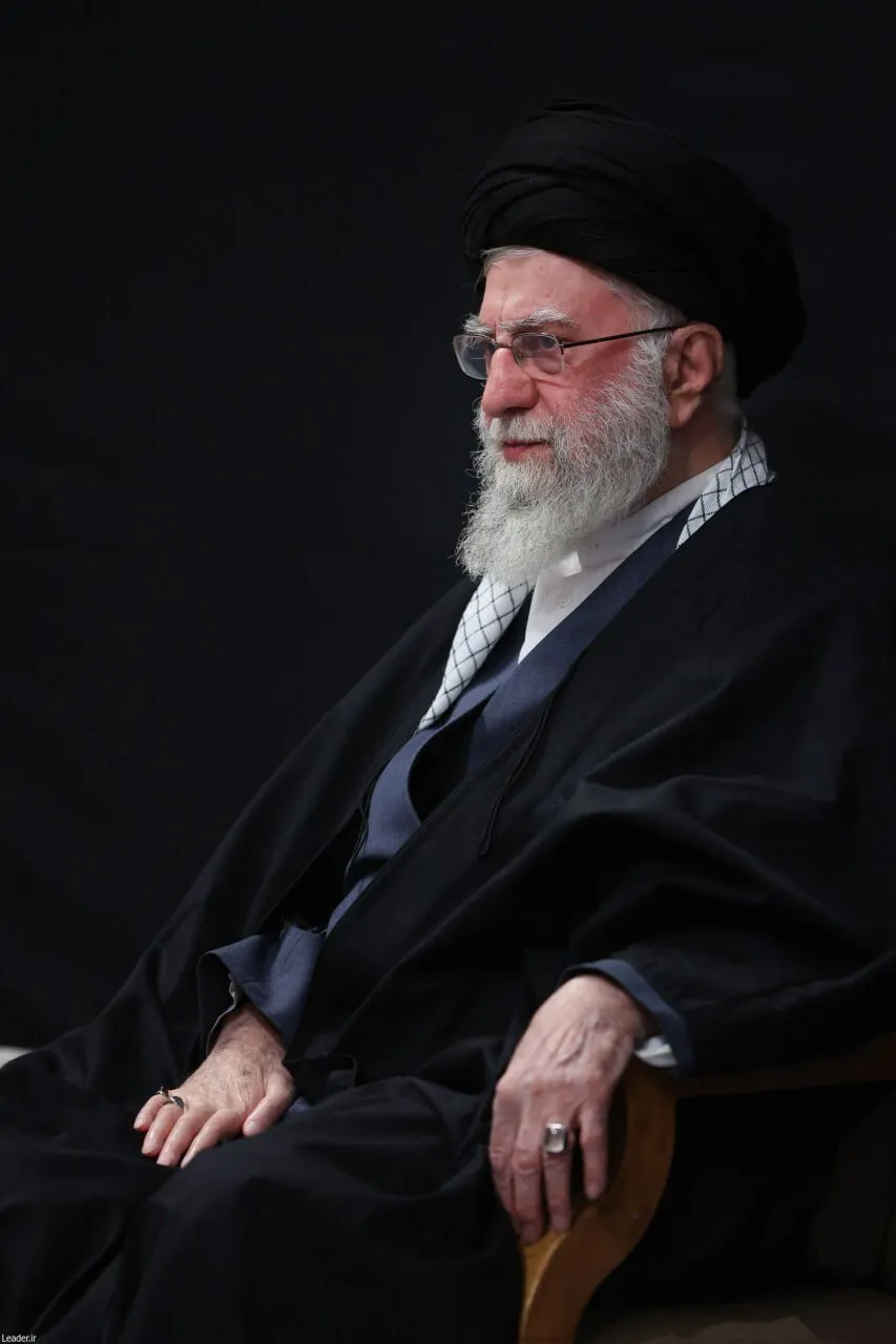 عکس | انگشتر خاص در دست رهبر انقلاب در نخستین شب عزاداری شهادت حضرت زهرا (س)