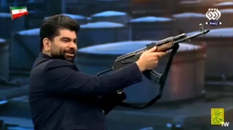 ویدئو | شلیک با اسلحه در برنامۀ زندۀ تلویزیون!