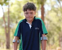 نوجوان ۱۳ ساله با چهار ساعت شنا در اقیانوس جان مادر، خواهر و برادرش را نجات داد