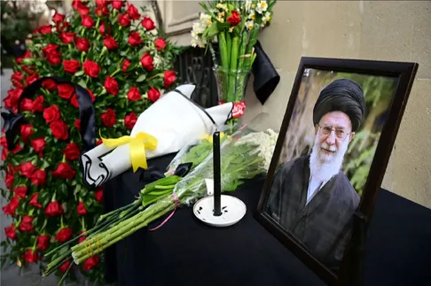 تصاویر حضور فرزندان رهبر شهید در مصلی تهران + فیلم