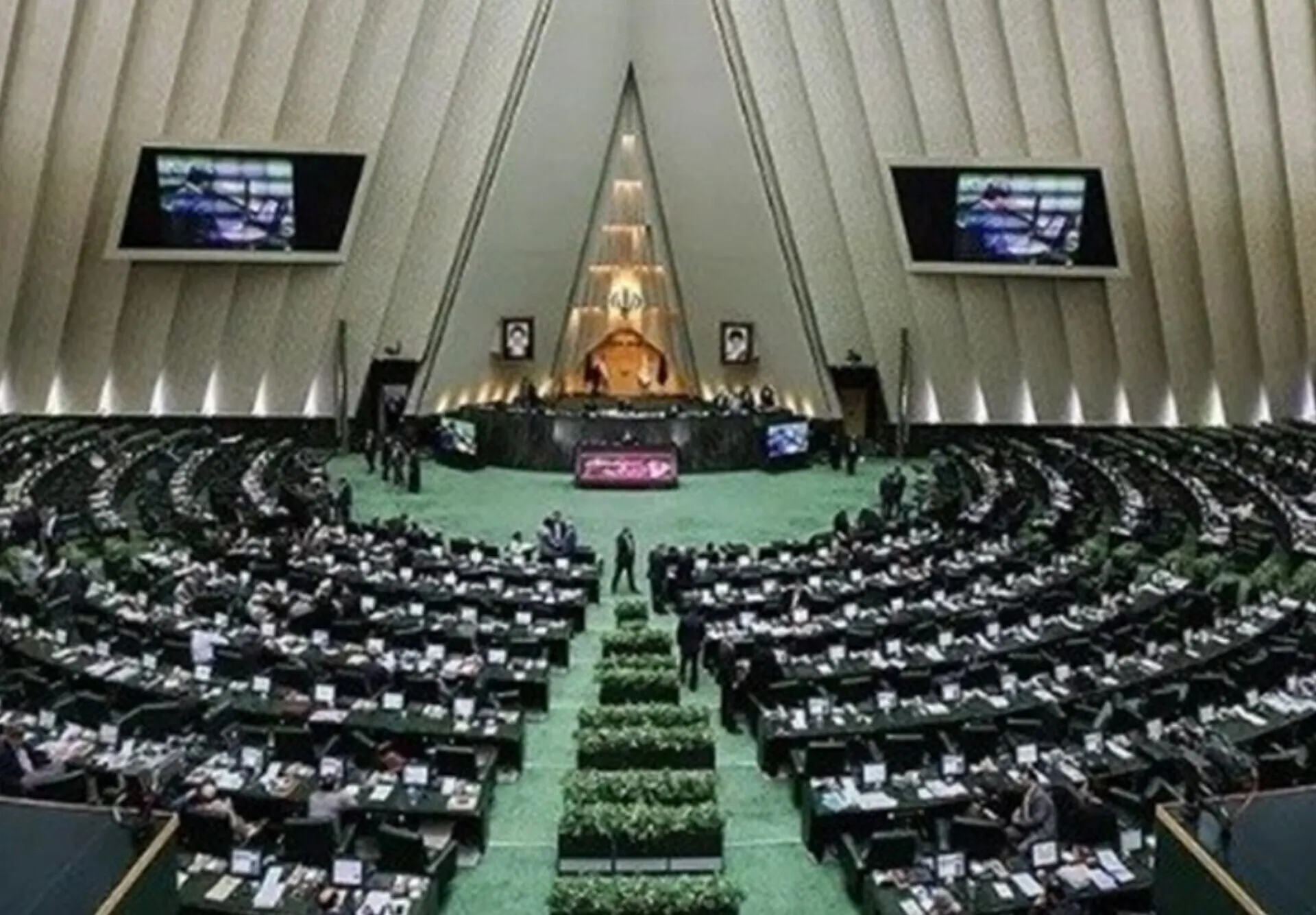 جلسه غیر علنی مجلس درباره اتفاقات اخیر آغاز شد