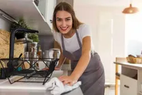 ۸ کار کوچک برای داشتن یک آشپزخانه تمیز و براق