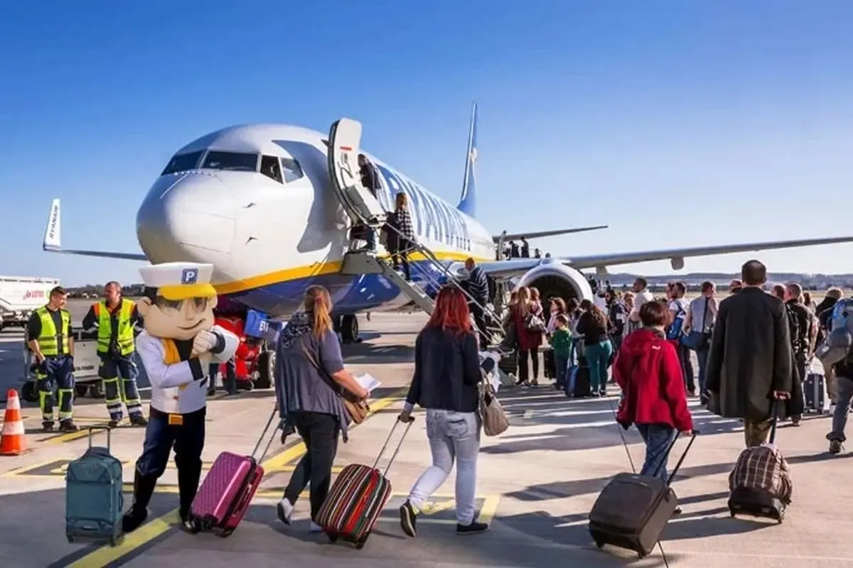 چرا مسافران همیشه از یک طرف خاص وارد هواپیما می‌شوند؟