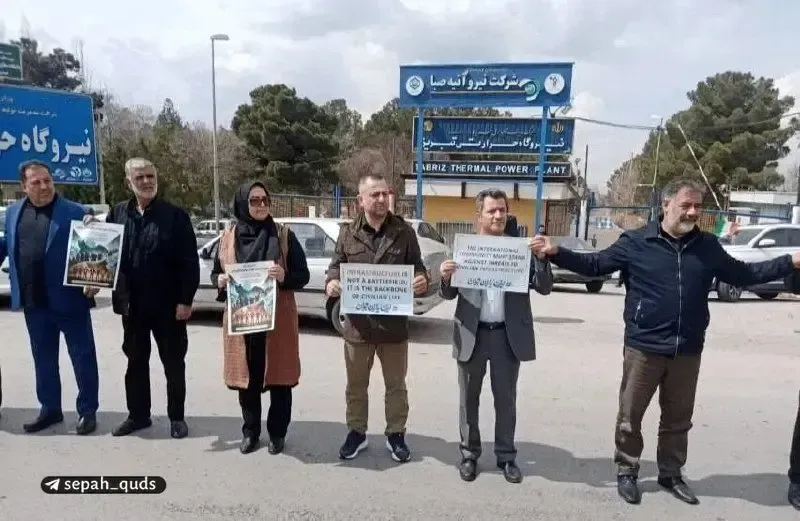 زنجیره انسانی در اطراف نیروگاه زنجیره انسانی در اطراف نیروگاه