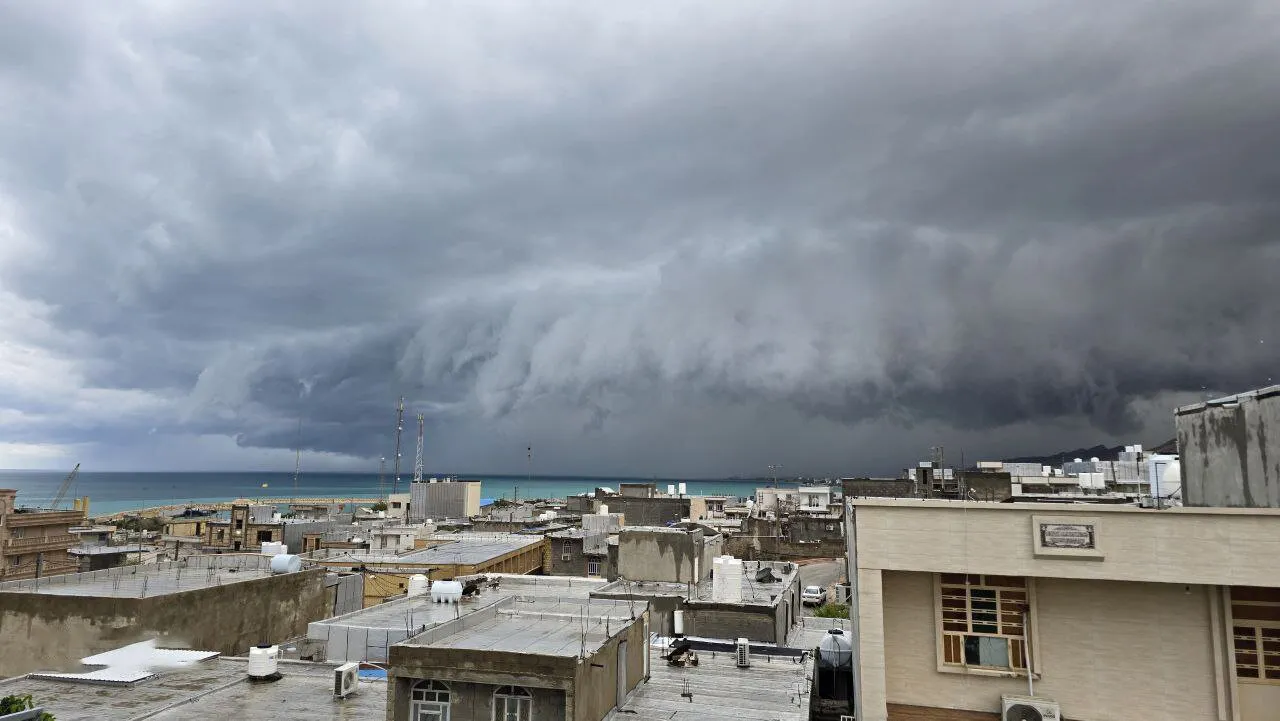 ماجرای ابر‌های ترسناک و مرموز جنوب؛ طوفان نوح در راه است؟