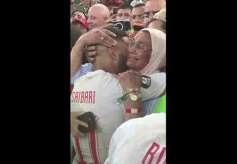(ویدئو) اشک شوق مادر اسماعیل صیباری، بازیکن مراکش بعد از صعود