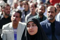 (عکس) حضور زینب سلیمانی در مراسم تشییع محمد کاسبی