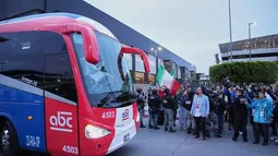 (ویدئو) حمله به اتوبوس تیم ملی فوتبال ایران مقابل استادیوم لس آنجلس