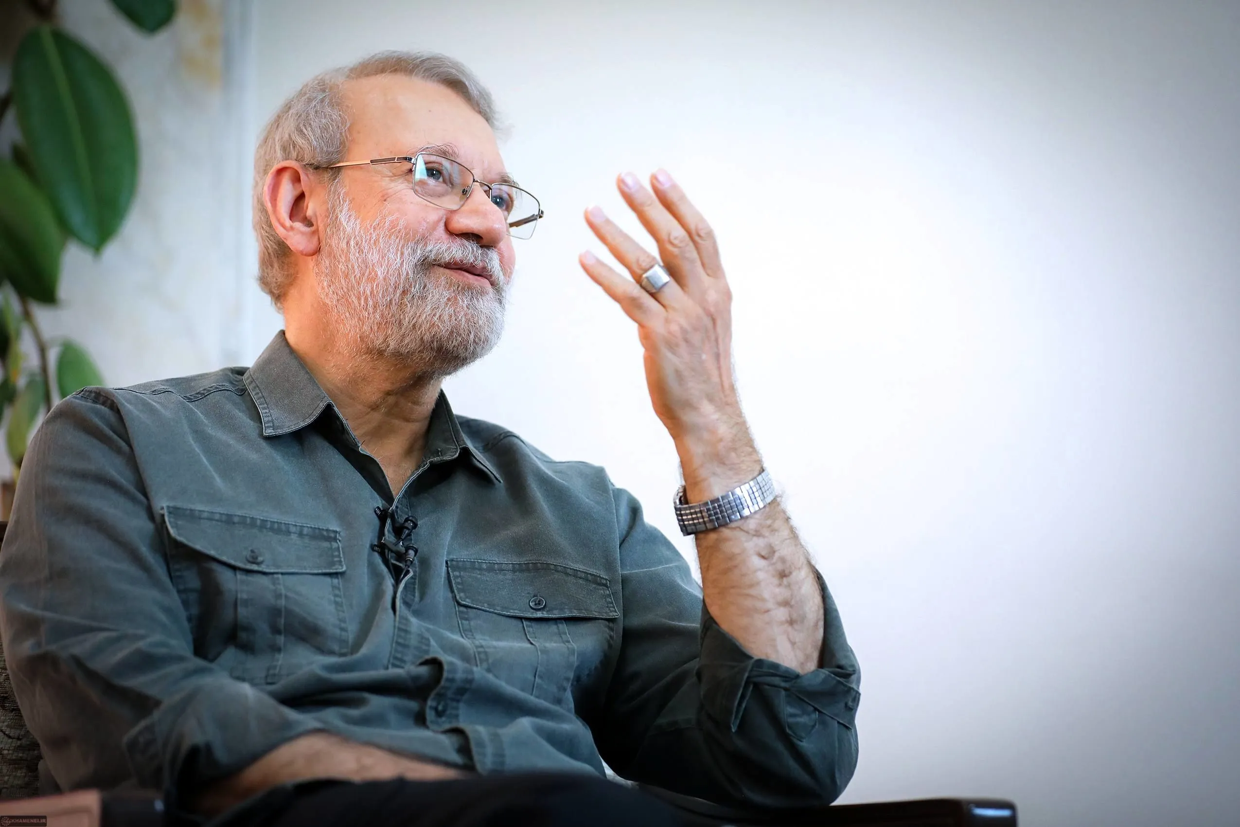 پاسخ لاریجانی به تلاش ماکرون برای بازگشایی تنگه هرمز