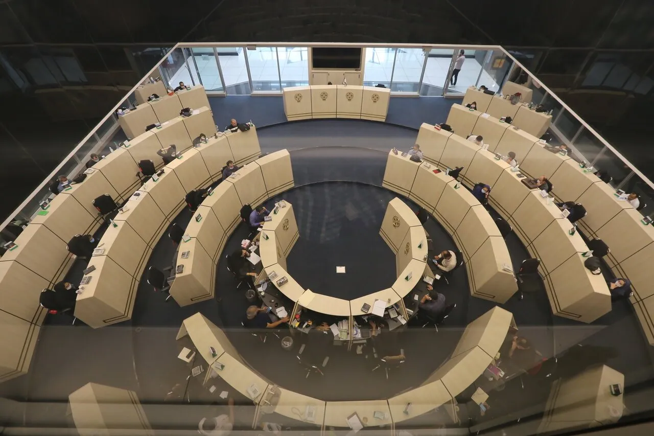 آیا بورس چهارشنبه باز است؟