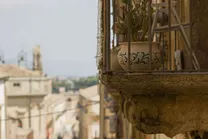 چطور این خانه‌های ۳ یورویی در ایتالیا را بخریم؟!