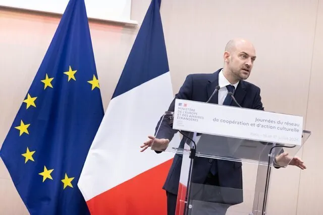 پاریس برای مذاکره با ایران نسخه پیچید