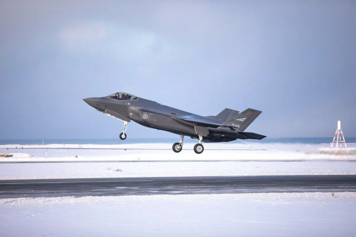 پرواز اضطراری جنگنده‌های اف-۳۵