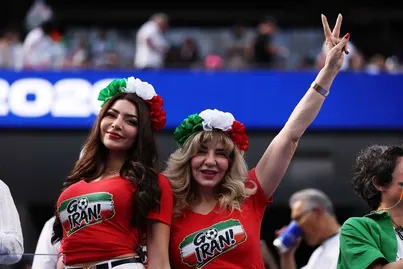 تصاویر؛ تماشاگران ایرانی در ورزشگاه سوفی لس‌آنجلس در دیدار مقابل نیوزیلند