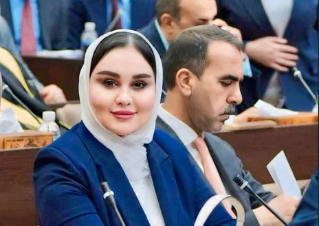 هند العباسی که به جرم فساد مالی در عراق بازداشت شد کیست؟ + تصاویر