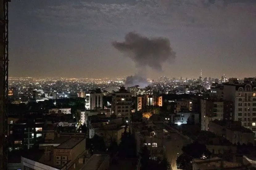 گزارش زنده از روز چهاردهم جنگ/ سقوط هواپیمای سوخت‌رسان آمریکا و ادامه حملات سنگین به تهران