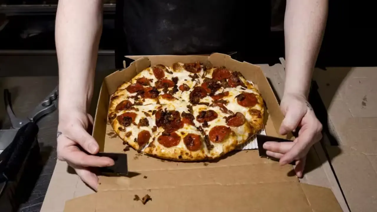 شاخص پیتزای پنتاگون چیست و چرا شلوغی پیتزافروشی‌ها منجر به حملات نظامی می‌شود؟