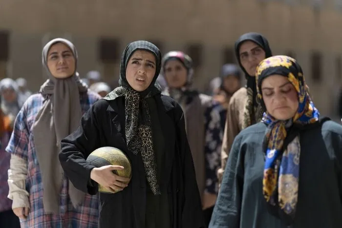 تصاویری از سریال دو نیمه ماه و برخی شات های جذاب این فیلم