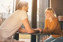 دلیل خیانت زن به مرد را می‌دانید؟ ۱۲ عاملی که باعث می‌شود یک زن متعهد نماند