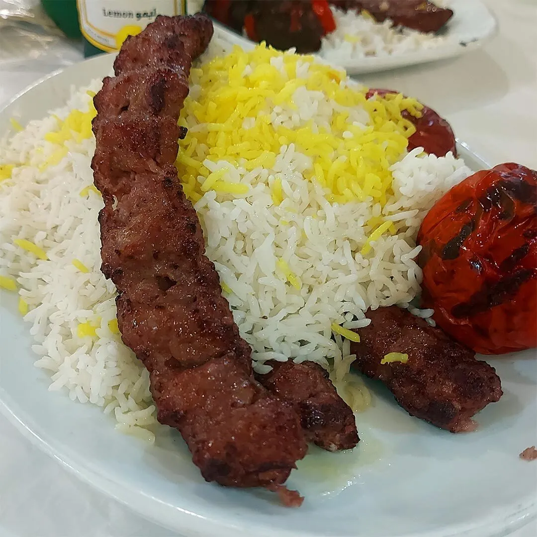 رئیس اتحادیه کباب: چلوکباب زیر ۱۰۰ هزارتومان، سم فروشی است