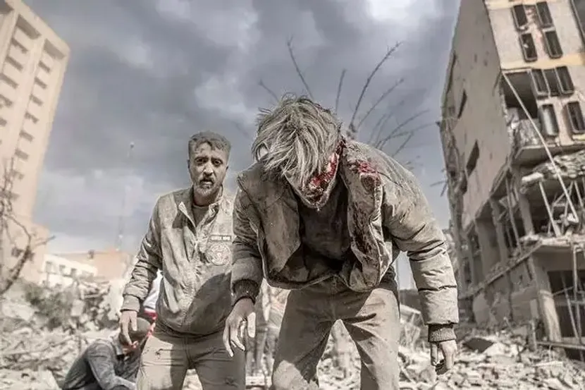 گزارش زنده از چهارمین روز جنگ؛ حمله موشکی شدید به تهران و برخی استان‌ها/ حمله به صدا و سیما، فرودگاه پیام، مهرآباد و دفتر مجلس خبرگان در قم