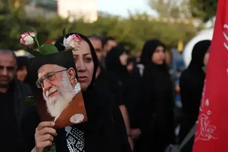 چرا مسیر مراسم تشییع رهبر شهید انقلاب در تهران تغییر کرد؟/ عذرخواهی ستاد تشییع پس از مراسم امروز تهران